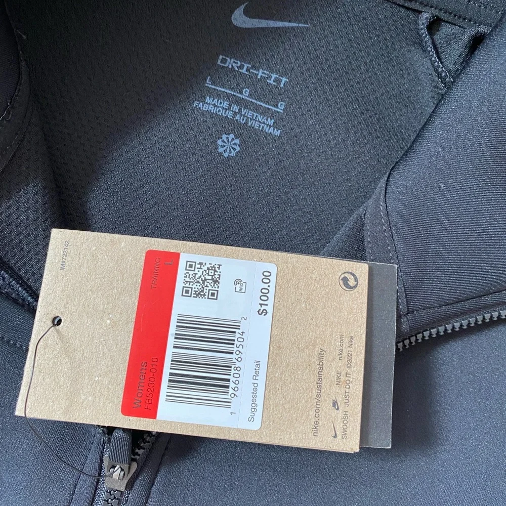 Nike Sustainable Materials
Nike Dri-FIT Prima
Women's 1/2-Zip Training Top - Picture 11 of 12